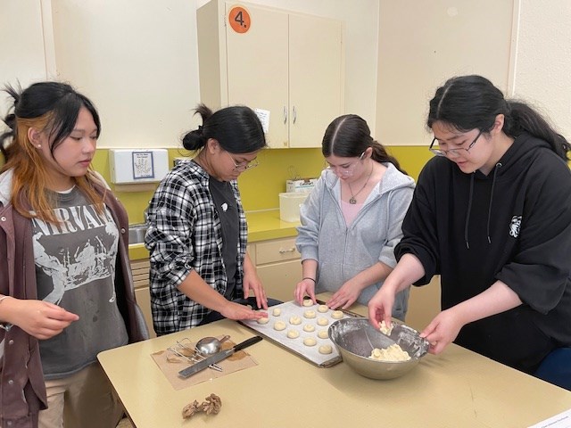 making food in Japanese class